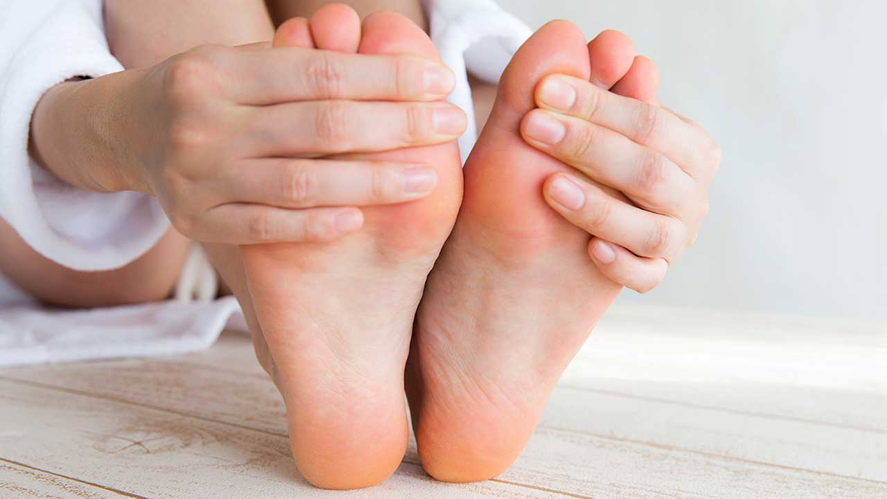 足の親指のしびれを防ぐ方法